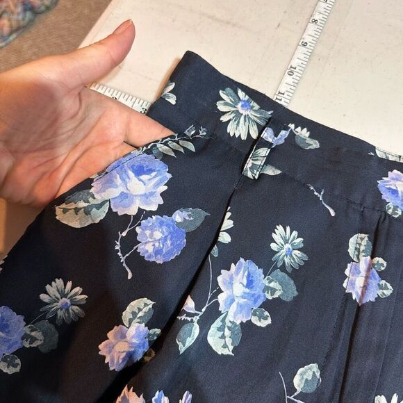 Becken Women's Floral Pleated Silk Blend Cropped Culottes Pants Navy Blue Size 6 - Picture 11 of 16